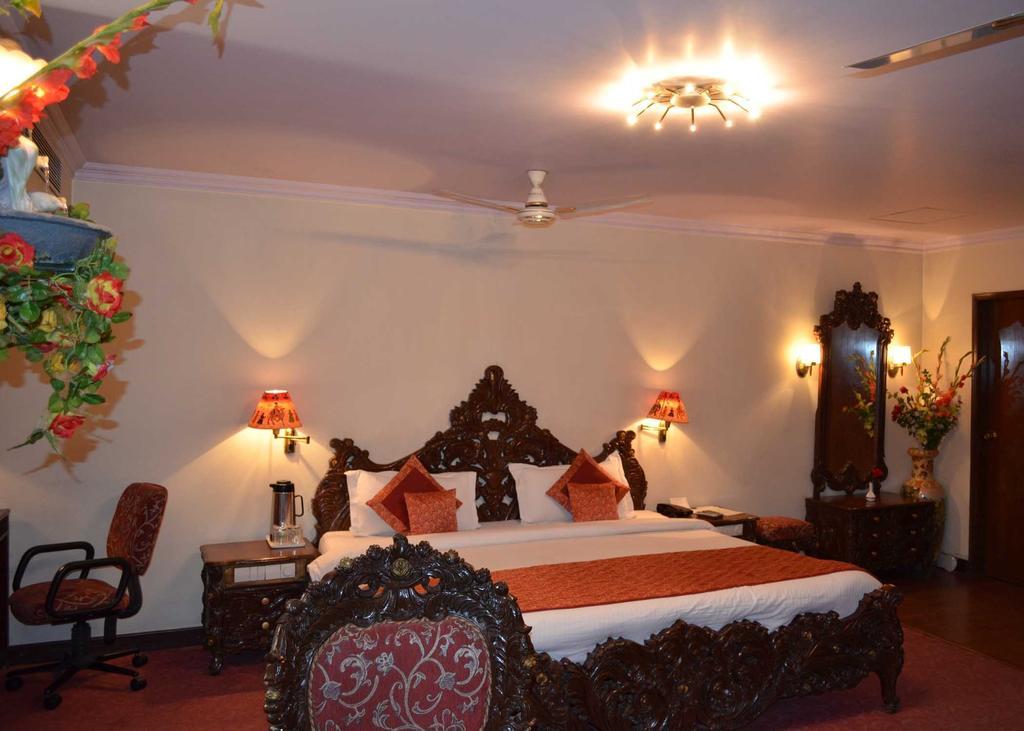 Hotel Grand Sartaj Νέο Δελχί Δωμάτιο φωτογραφία